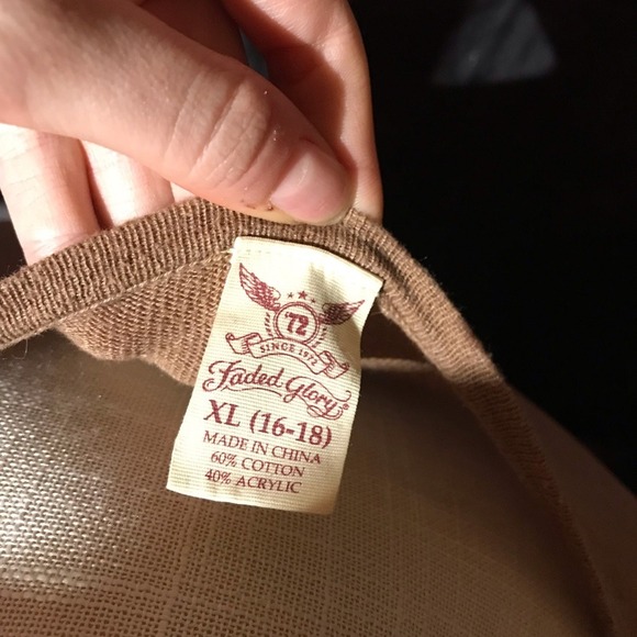 Light long sleeve soft knit sweater tag is bigger than size fits like a medium - Picture 3 of 4